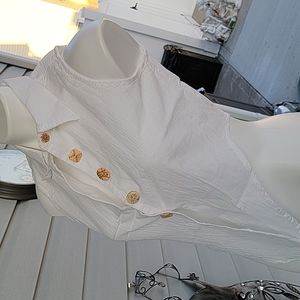 Byer.  Button-down gauze like waist tie tops small